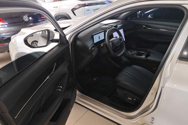 Used Dongfeng Aeolus L7 New Energy 2024 205 Air Interior 3