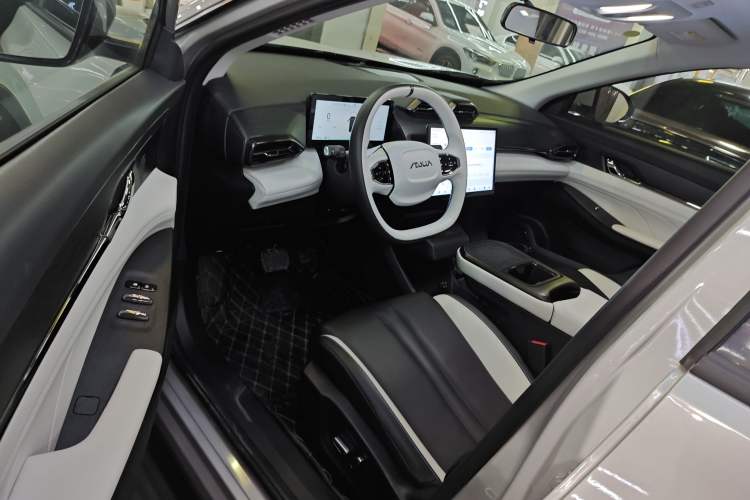 Used Dongfeng Aeolus L7 New Energy 2024 518 Pro Interior 3