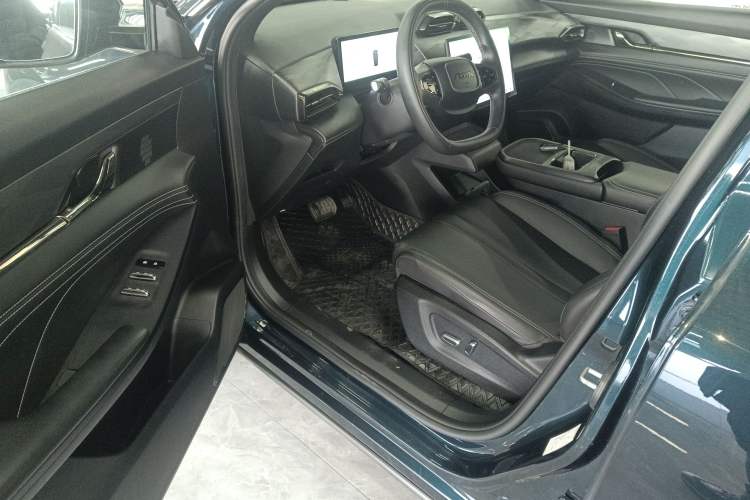 Used Dongfeng Aeolus L7 New Energy 2025 518 Comfort Edition Interior 3