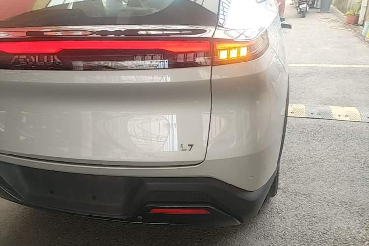 Used Dongfeng Aeolus L7 New Energy 2025 205 Ultra-Long Range Deluxe Edition Exterior 3