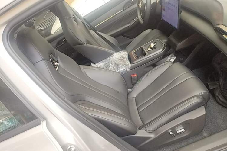 Used Dongfeng Aeolus L7 New Energy 2025 205 Ultra-Long Range Deluxe Edition Right Front Seat