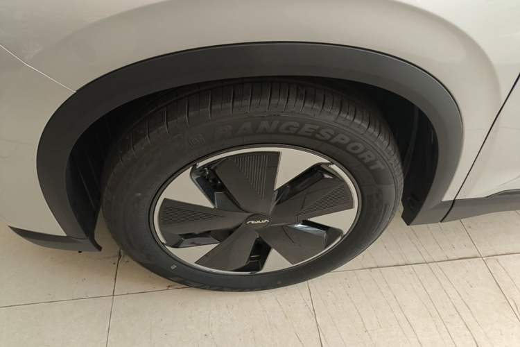 Used Dongfeng Aeolus L7 New Energy 2025 205 Ultra-Long Range Deluxe Edition Left Front Wheel Hub
