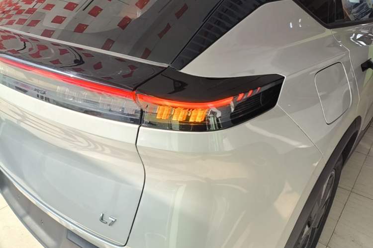 Used Dongfeng Aeolus L7 New Energy 2025 205 Ultra-Long Range Deluxe Edition Right Rear Taillight