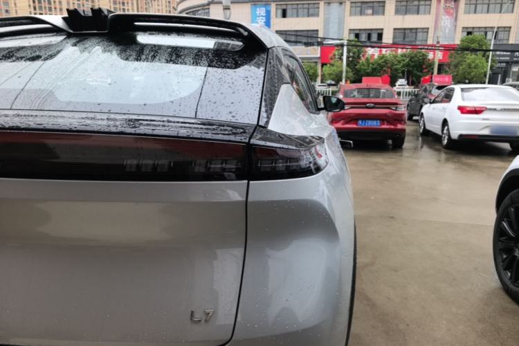Used Dongfeng Aeolus L7 New Energy 2025 205 Ultra-Long Range Indulgence Version Right Rear Taillight