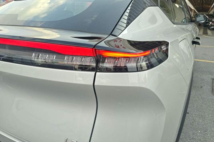 Used Dongfeng Aeolus L7 New Energy 2025 518 Comfort Edition Right Rear Taillight