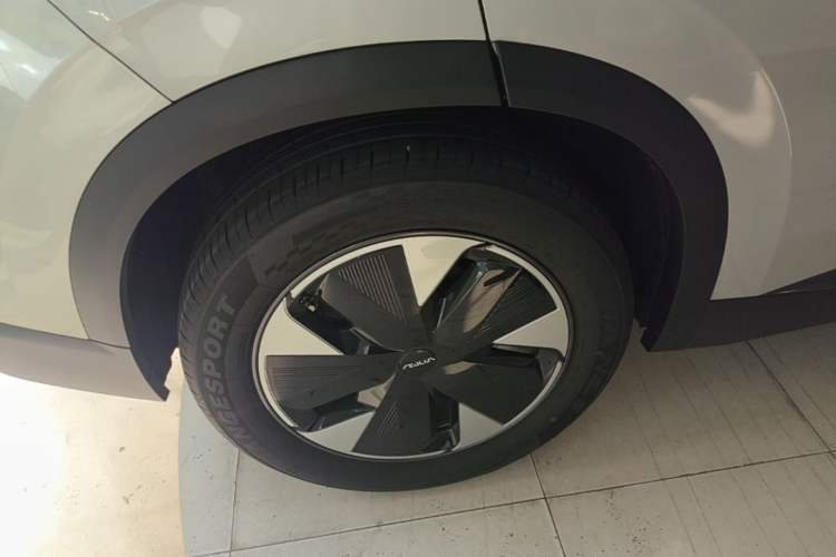Used Dongfeng Aeolus L7 New Energy 2025 205 Ultra-Long Range Deluxe Edition Right Rear Wheel Hub