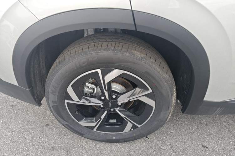 Used Dongfeng Aeolus L7 New Energy 2025 518 Comfort Edition Right Rear Wheel Hub