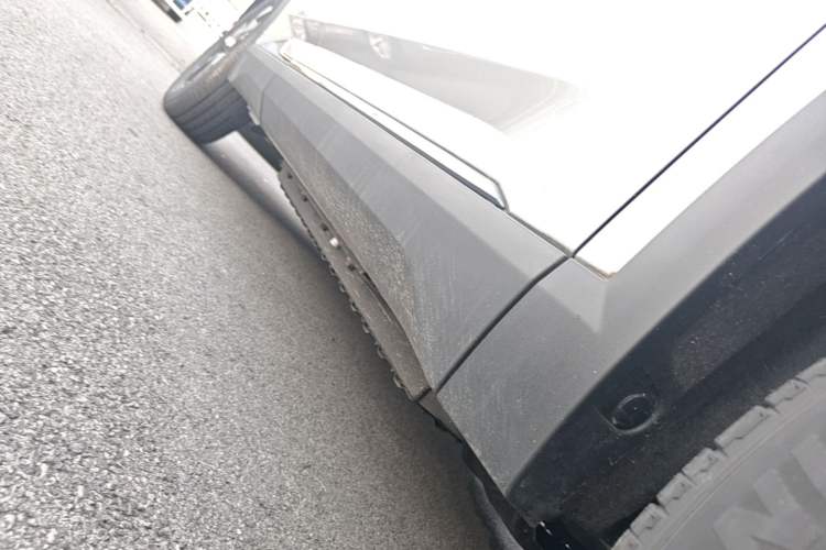 Used Dongfeng Aeolus L7 New Energy 2025 518 Comfort Edition Right Side Sill