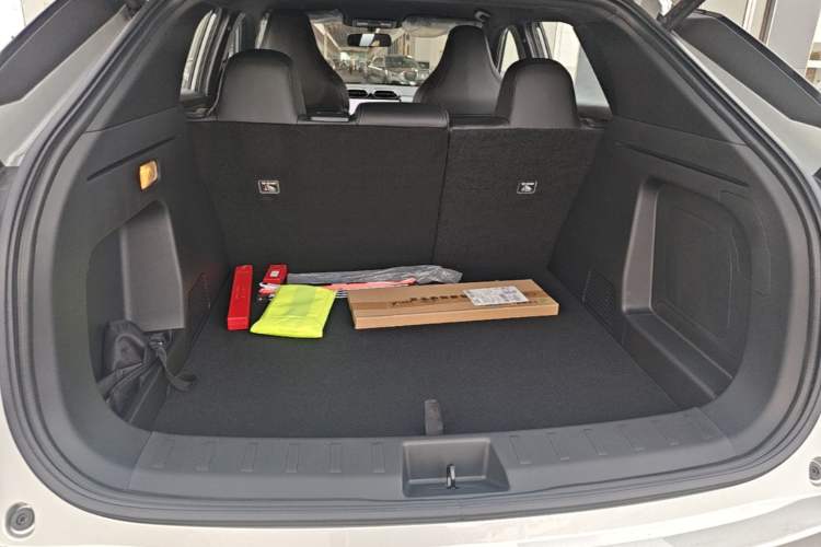 Used Dongfeng Aeolus L7 New Energy 2025 518 Comfort Edition Trunk