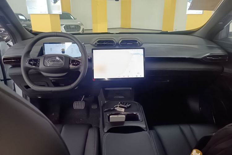 Used Dongfeng Aeolus L7 New Energy 2025 205 Ultra-Long Range Deluxe Edition Center Console