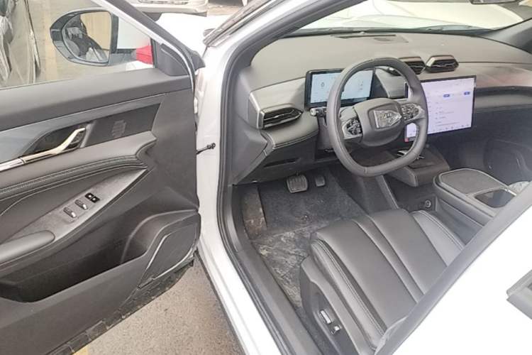 Used Dongfeng Aeolus L7 New Energy 2025 205 Ultra-Long Range Enjoyment Version Driver Seat