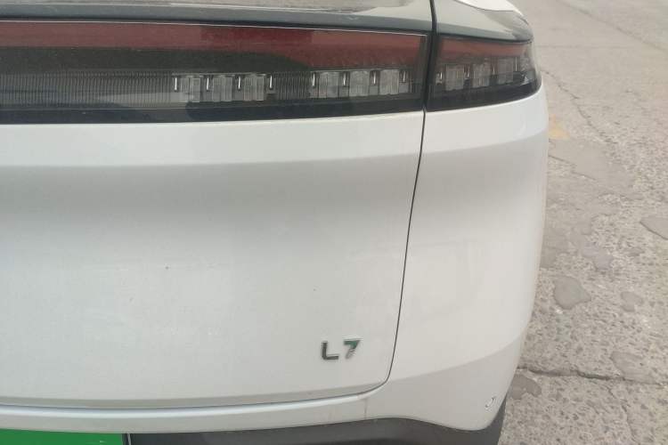 Used Dongfeng Aeolus L7 New Energy 2025 205 Ultra-Long Range Deluxe Edition Exterior 6