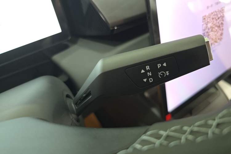 Used Dongfeng Aeolus L7 New Energy 2025 518 Comfort Edition Gear Lever