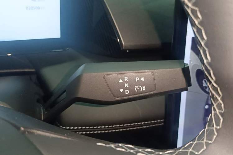 Used Dongfeng Aeolus L7 New Energy 2025 518 Comfort Edition Gear Lever
