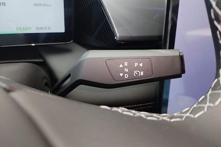Used Dongfeng Aeolus L7 New Energy 2025 205 Ultra-Long Range Enjoyment Version Gear Lever