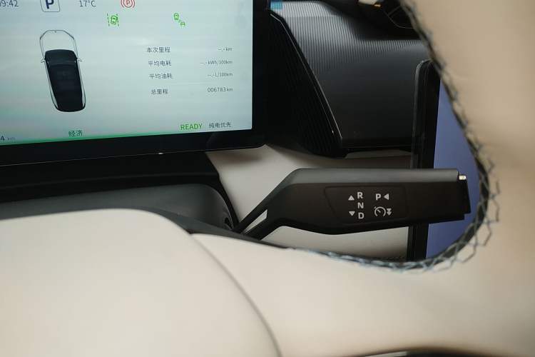 Used Dongfeng Aeolus L7 New Energy 2025 205 Ultra-Long Range Deluxe Edition Gear Lever