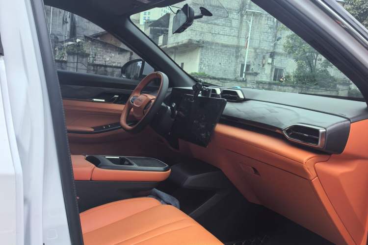 Used Dongfeng Aeolus L7 New Energy 2025 430 Comfort Edition Interior 4