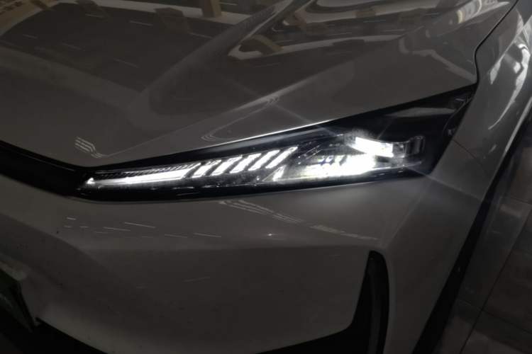 Used Dongfeng Aeolus L7 New Energy 2025 518 Comfort Edition Left Front Headlight