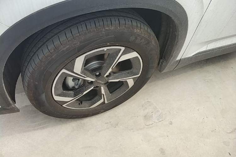 Used Dongfeng Aeolus L7 New Energy 2025 518 Comfort Edition Left Front Wheel Hub