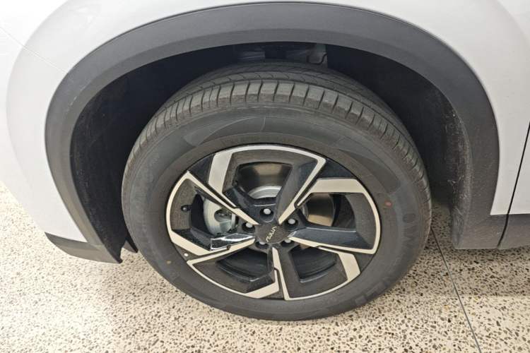 Used Dongfeng Aeolus L7 New Energy 2025 518 Comfort Edition Left Front Wheel Hub