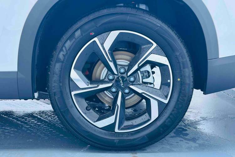 Used Dongfeng Aeolus L7 New Energy 2025 518 Comfort Edition Left Front Wheel Hub