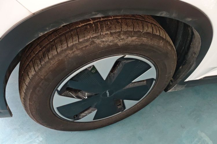 Used Dongfeng Aeolus L7 New Energy 2025 205 Ultra-Long Range Deluxe Edition Left Front Wheel Hub