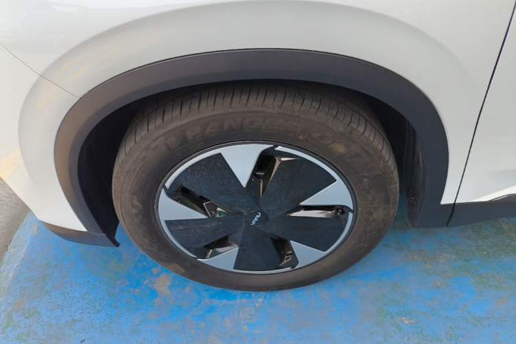 Used Dongfeng Aeolus L7 New Energy 2025 205 Ultra-Long Range Deluxe Edition Left Front Wheel Hub