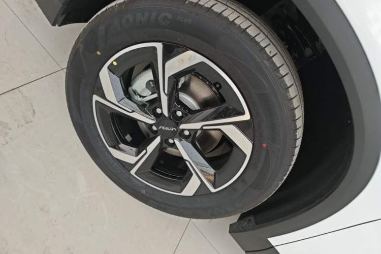 Used Dongfeng Aeolus L7 New Energy 2025 518 Comfort Edition Left Front Wheel Hub