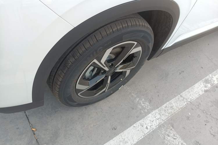 Used Dongfeng Aeolus L7 New Energy 2025 518 Comfort Edition Left Front Wheel Hub