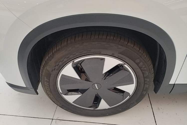 Used Dongfeng Aeolus L7 New Energy 2025 205 Ultra-Long Range Deluxe Edition Left Front Wheel Hub
