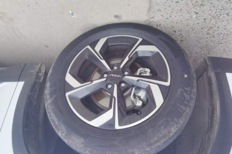 Used Dongfeng Aeolus L7 New Energy 2025 518 Comfort Edition Left Front Wheel Hub