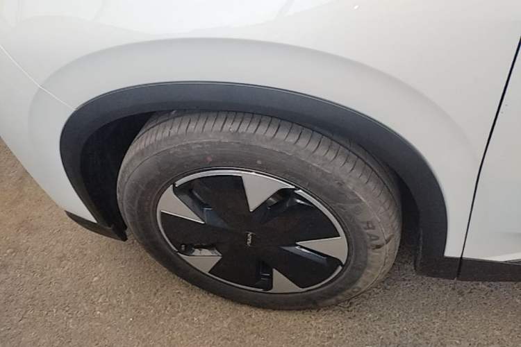 Used Dongfeng Aeolus L7 New Energy 2025 205 Ultra-Long Range Enjoyment Version Left Front Wheel Hub