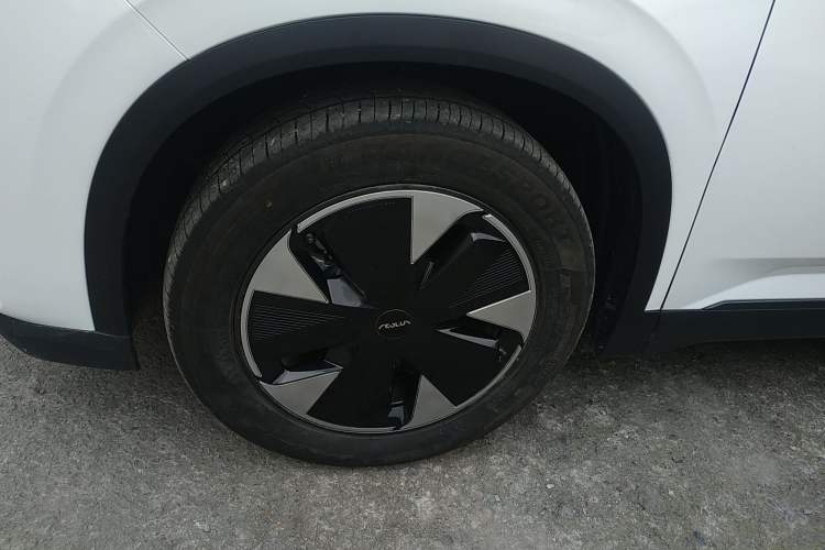 Used Dongfeng Aeolus L7 New Energy 2025 205 Ultra-Long Range Deluxe Edition Left Front Wheel Hub