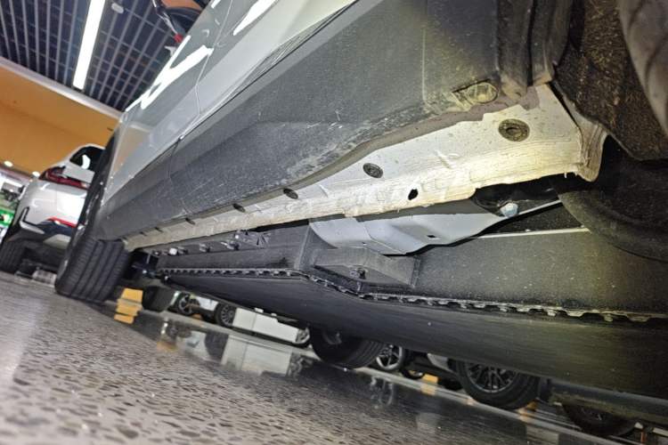 Used Dongfeng Aeolus L7 New Energy 2025 518 Comfort Edition Left Side Sill