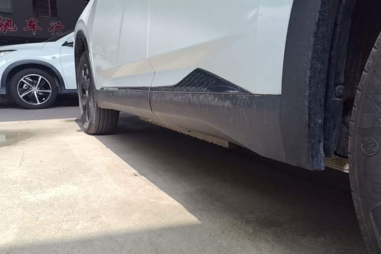 Used Dongfeng Aeolus L7 New Energy 2025 518 Comfort Edition Left Side Sill