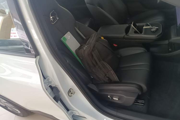 Used Dongfeng Aeolus L7 New Energy 2025 205 Ultra-Long Range Deluxe Edition Right Front Seat