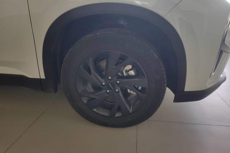 Used Dongfeng Aeolus L7 New Energy 2025 110 Long-Range Comfort Edition Right Front Wheel Hub