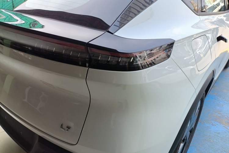 Used Dongfeng Aeolus L7 New Energy 2025 205 Ultra-Long Range Deluxe Edition Right Rear Taillight