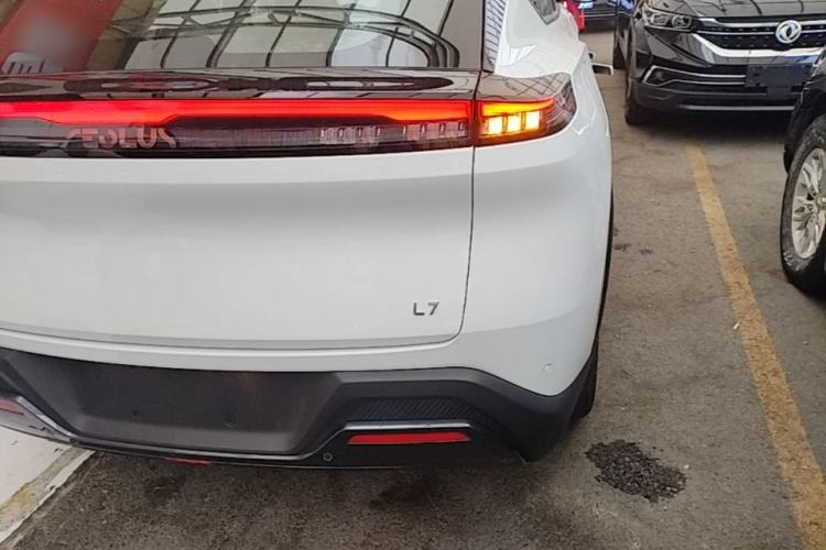 Used Dongfeng Aeolus L7 New Energy 2025 205 Ultra-Long Range Deluxe Edition Right Rear Taillight