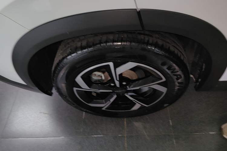 Used Dongfeng Aeolus L7 New Energy 2025 430 Comfort Edition Right Rear Wheel Hub