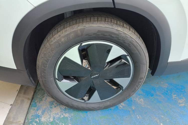 Used Dongfeng Aeolus L7 New Energy 2025 205 Ultra-Long Range Deluxe Edition Right Rear Wheel Hub