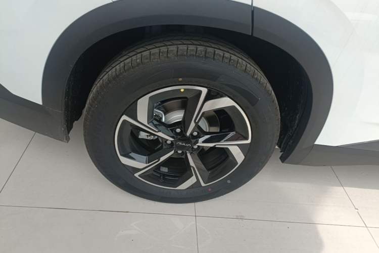 Used Dongfeng Aeolus L7 New Energy 2025 518 Comfort Edition Right Rear Wheel Hub