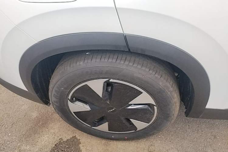 Used Dongfeng Aeolus L7 New Energy 2025 205 Ultra-Long Range Deluxe Edition Right Rear Wheel Hub