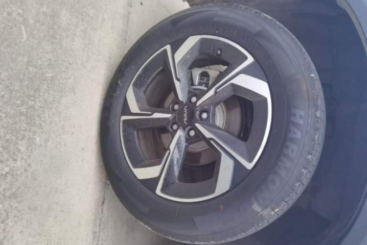 Used Dongfeng Aeolus L7 New Energy 2025 518 Comfort Edition Right Rear Wheel Hub