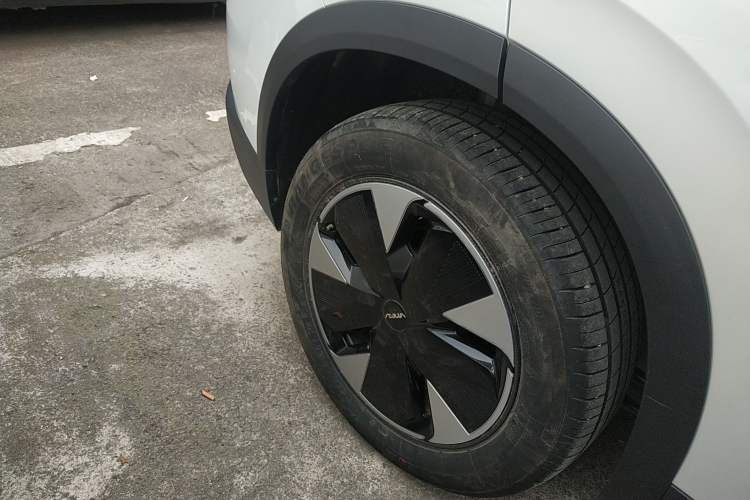 Used Dongfeng Aeolus L7 New Energy 2025 205 Ultra-Long Range Deluxe Edition Right Rear Wheel Hub