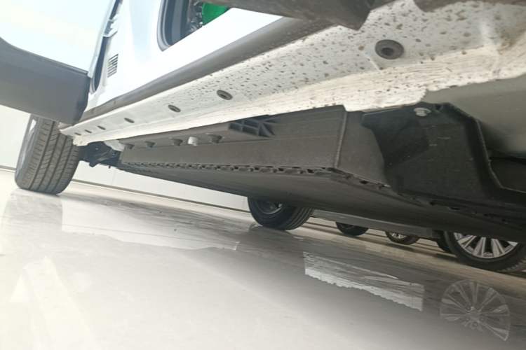 Used Dongfeng Aeolus L7 New Energy 2025 518 Comfort Edition Right Side Sill