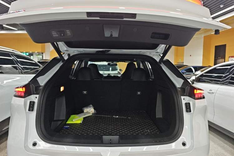 Used Dongfeng Aeolus L7 New Energy 2025 518 Comfort Edition Trunk