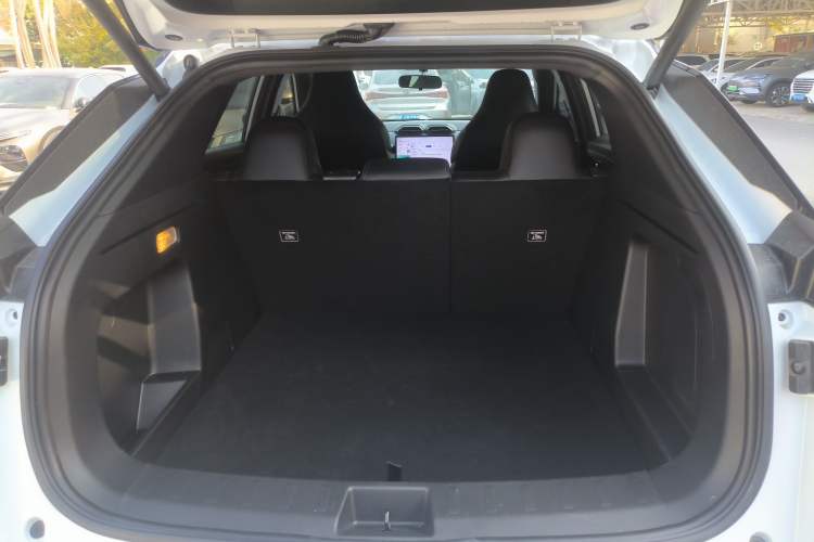 Used Dongfeng Aeolus L7 New Energy 2025 518 Comfort Edition Trunk