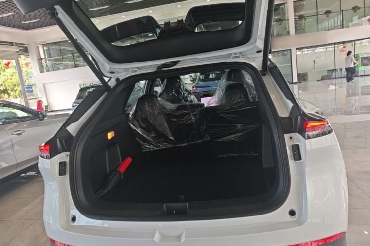 Used Dongfeng Aeolus L7 New Energy 2025 518 Comfort Edition Trunk