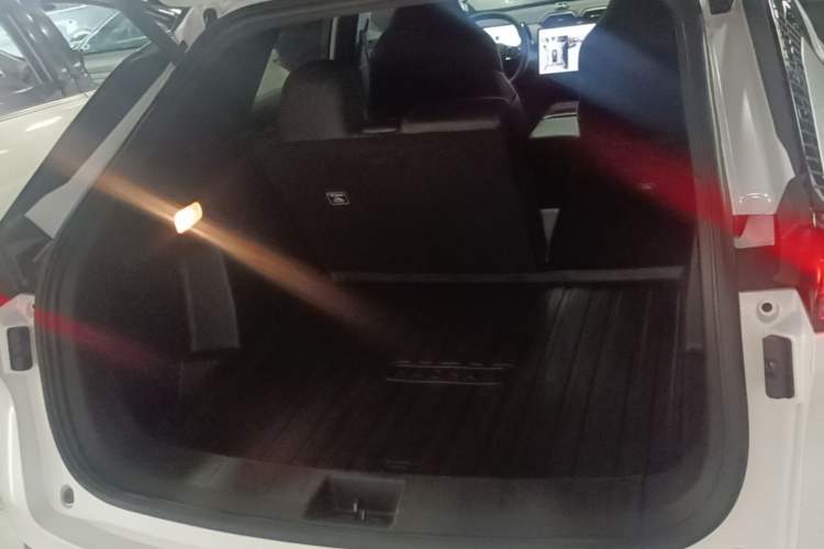 Used Dongfeng Aeolus L7 New Energy 2025 518 Comfort Edition Trunk